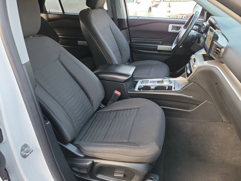 Used 2020 Ford Explorer XLT image 19