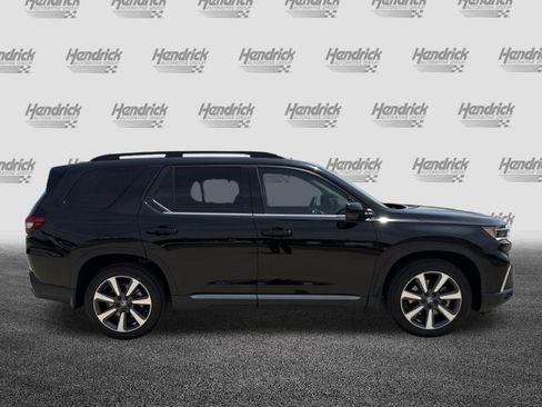 Used 2025 Honda Pilot Elite image 11