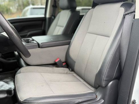 Used 2019 Nissan Titan S w/ S Utility Package image 8