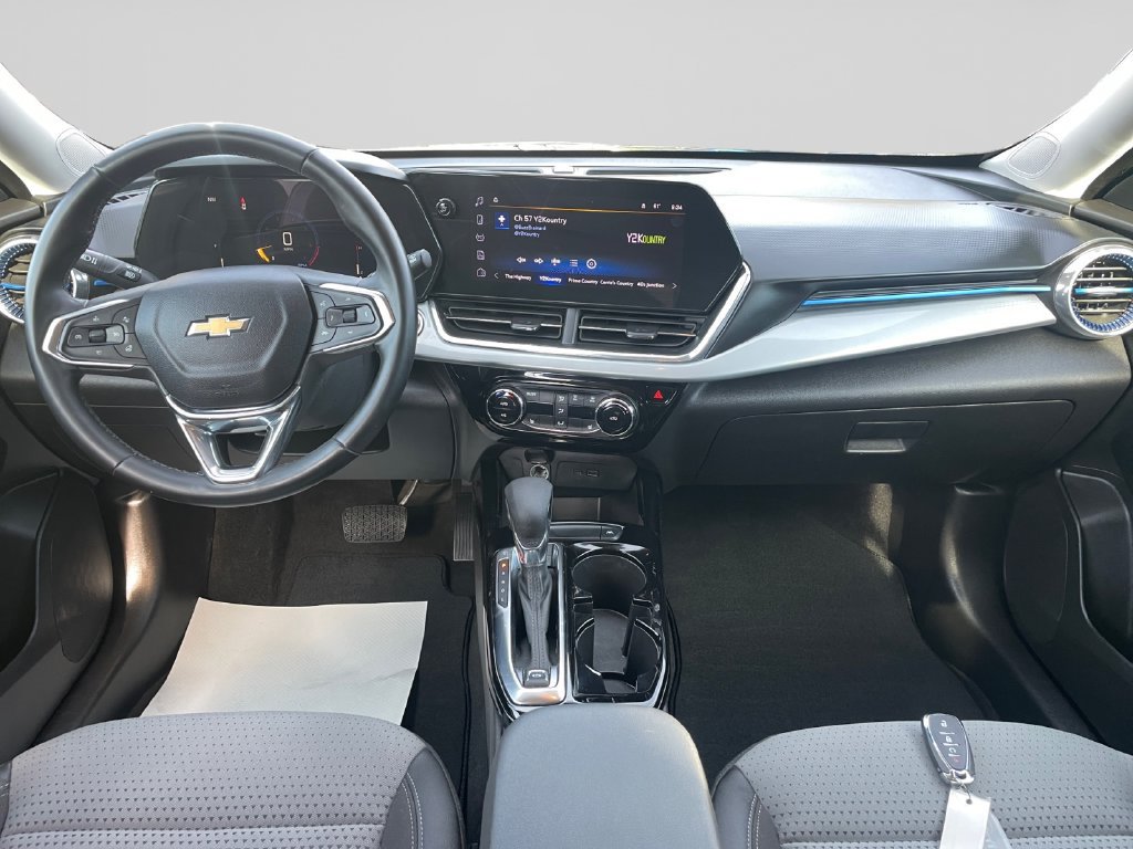 Used 2025 Chevrolet Trax LT w/ Driver Confidence Package FWD image 19