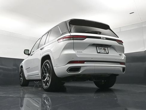 Used 2025 Jeep Grand Cherokee Summit AWD/4WD image 22