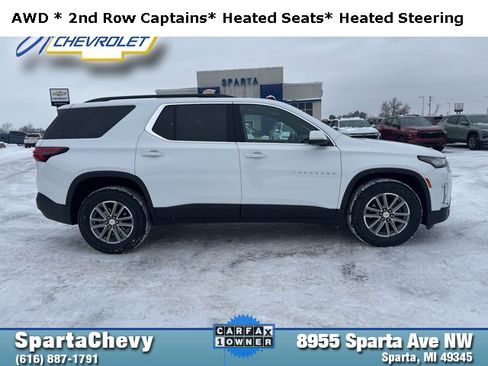 Used 2023 Chevrolet Traverse LT image 2