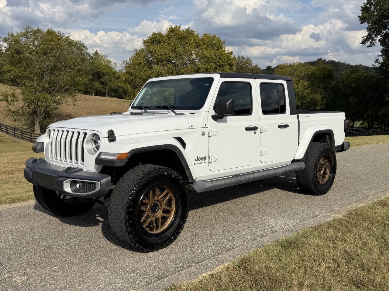 Used 2020 Jeep Gladiator Overland AWD/4WD image 2