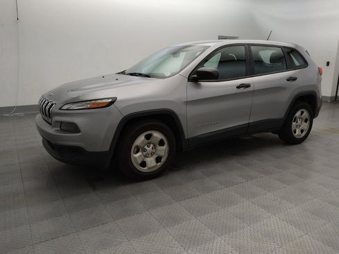 Used 2017 Jeep Cherokee Sport FWD image 2