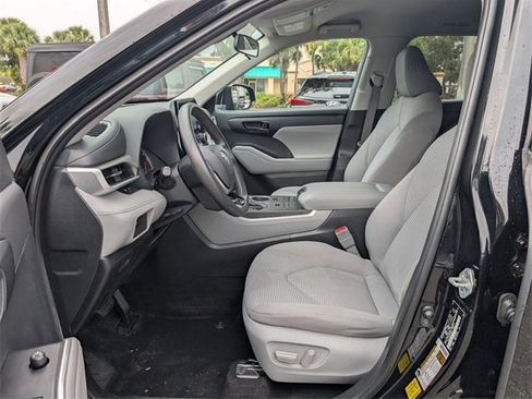 Used 2020 Toyota Highlander L image 10