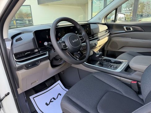 New 2026 Kia Carnival LX FWD image 28