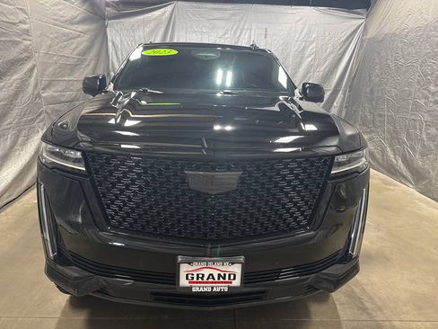 Used 2023 Cadillac Escalade ESV Premium Luxury w/ LPO, Floor Liner Package AWD/4WD image 9