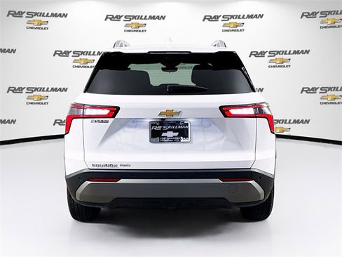 Used 2025 Chevrolet Equinox LT w/ Convenience Package II image 6