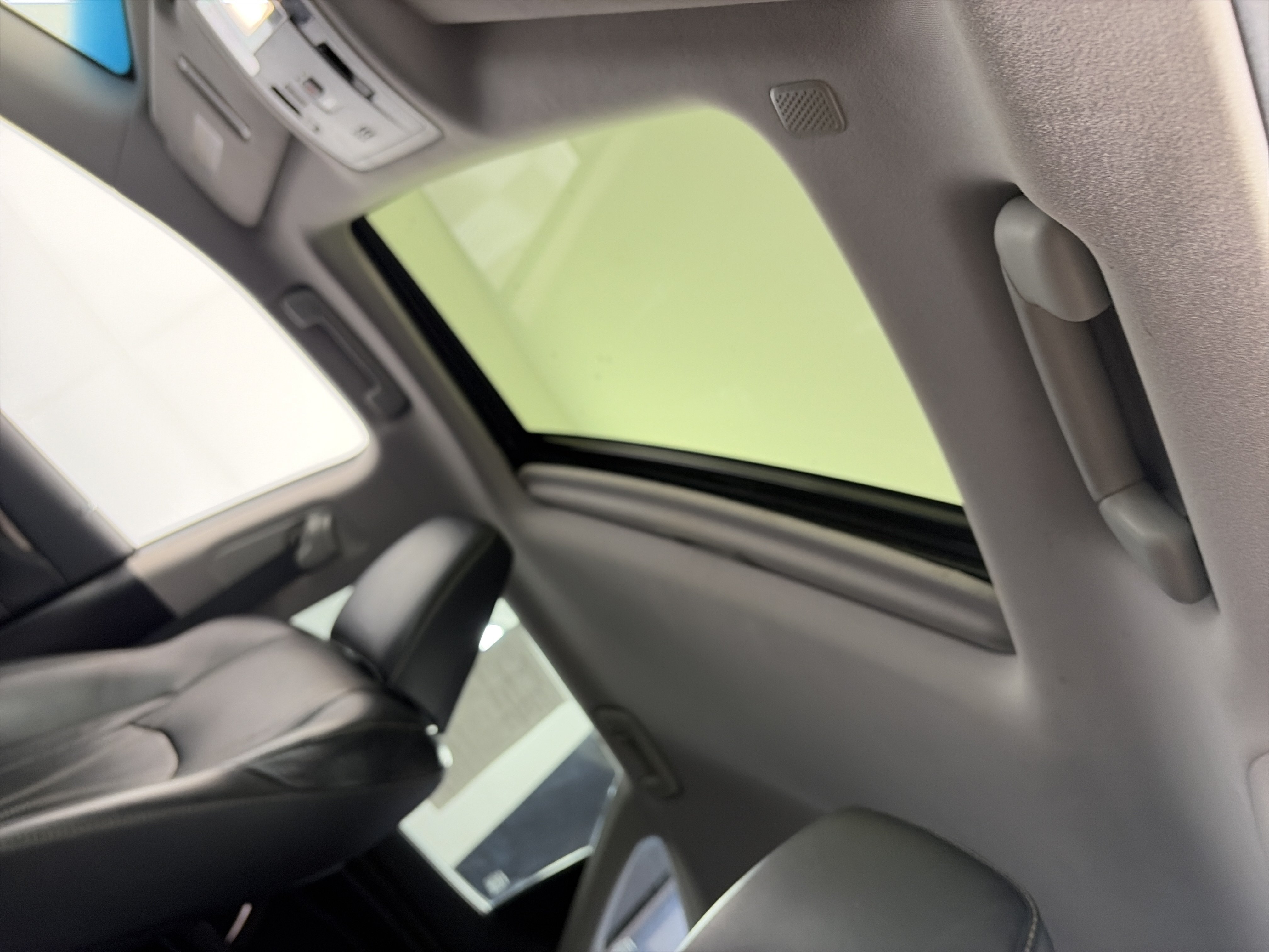 Used 2019 Lexus RX 350L Luxury w/ Accessory Package AWD/4WD image 17