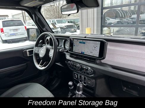 Used 2024 Jeep Wrangler Unlimited w/ Convenience Group image 32