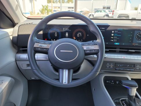 Used 2025 Hyundai Kona SEL FWD image 16