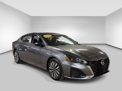 Used 2024 Nissan Altima 2.5 SV image 7