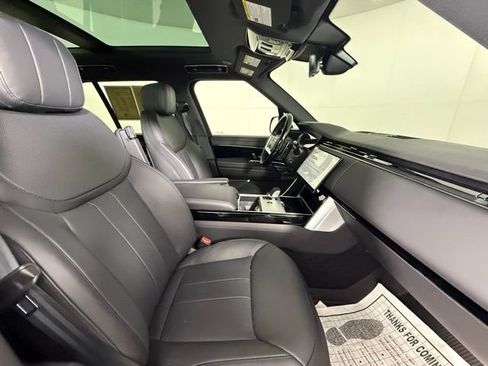 Used 2025 Land Rover Range Rover SE image 33