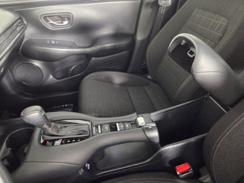 Used 2023 Honda HR-V LX image 40