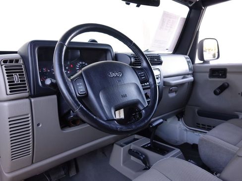 Used 2006 Jeep Wrangler Unlimited w/ Premium Audio Group image 6