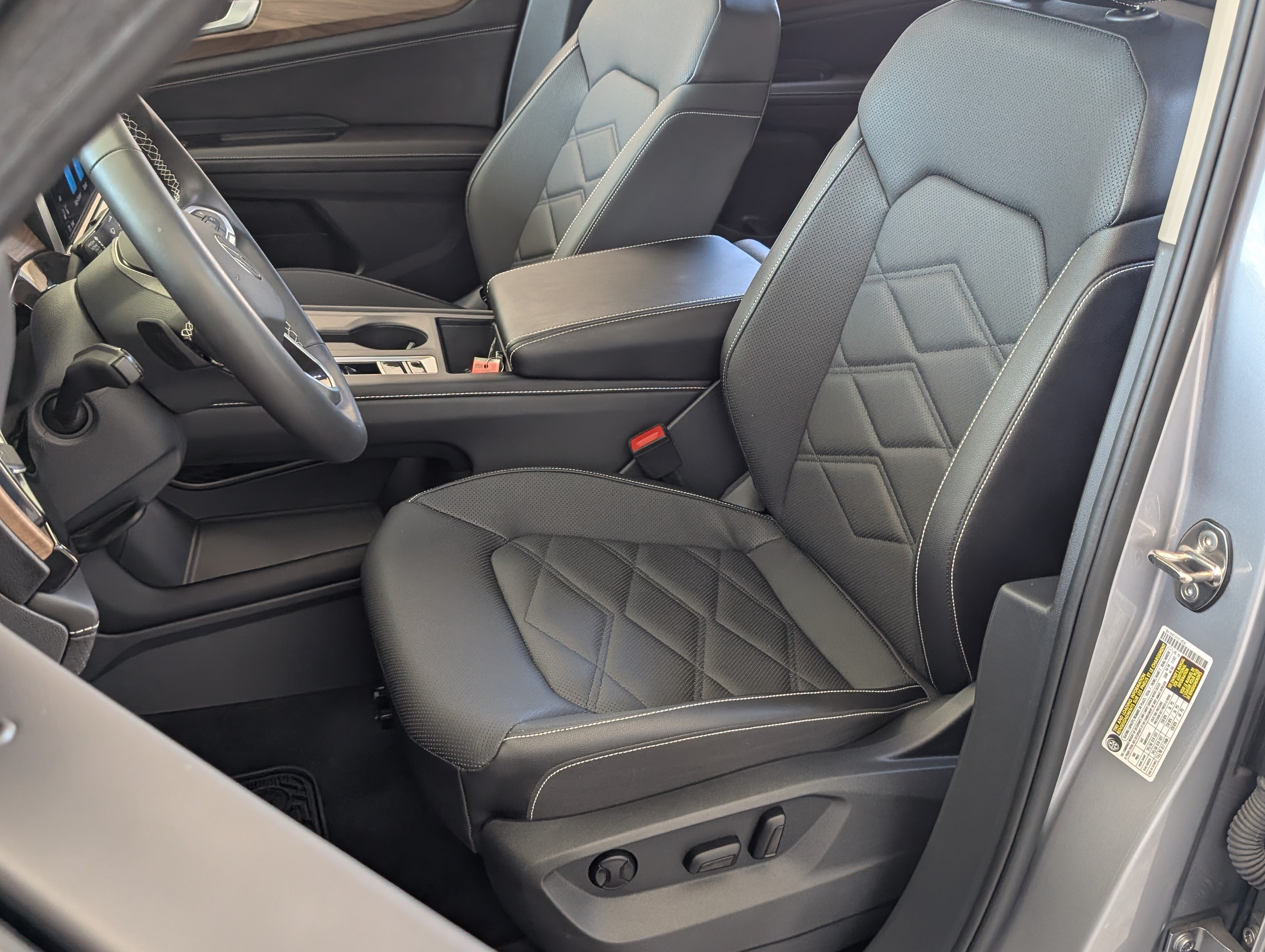 Used 2025 Volkswagen Atlas SE FWD image 18