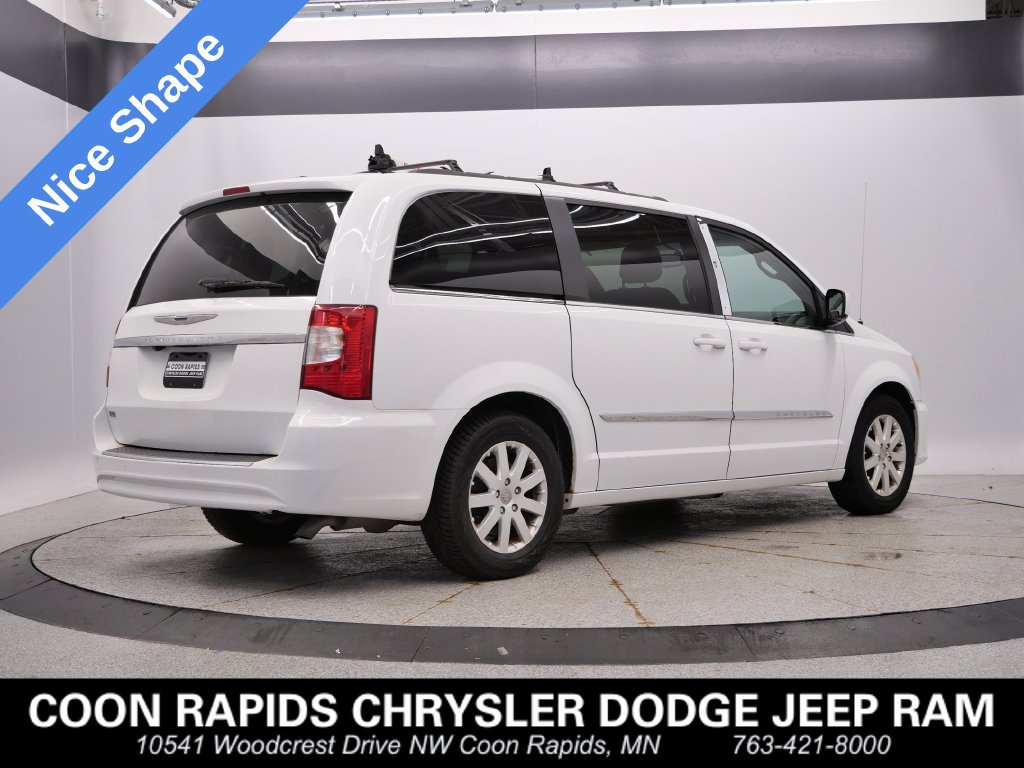 Used 2014 Chrysler Town & Country Touring FWD image 5