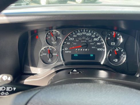 Used 2025 Chevrolet Express 3500 LT w/ LT Preferred Equipment Group RWD image 9