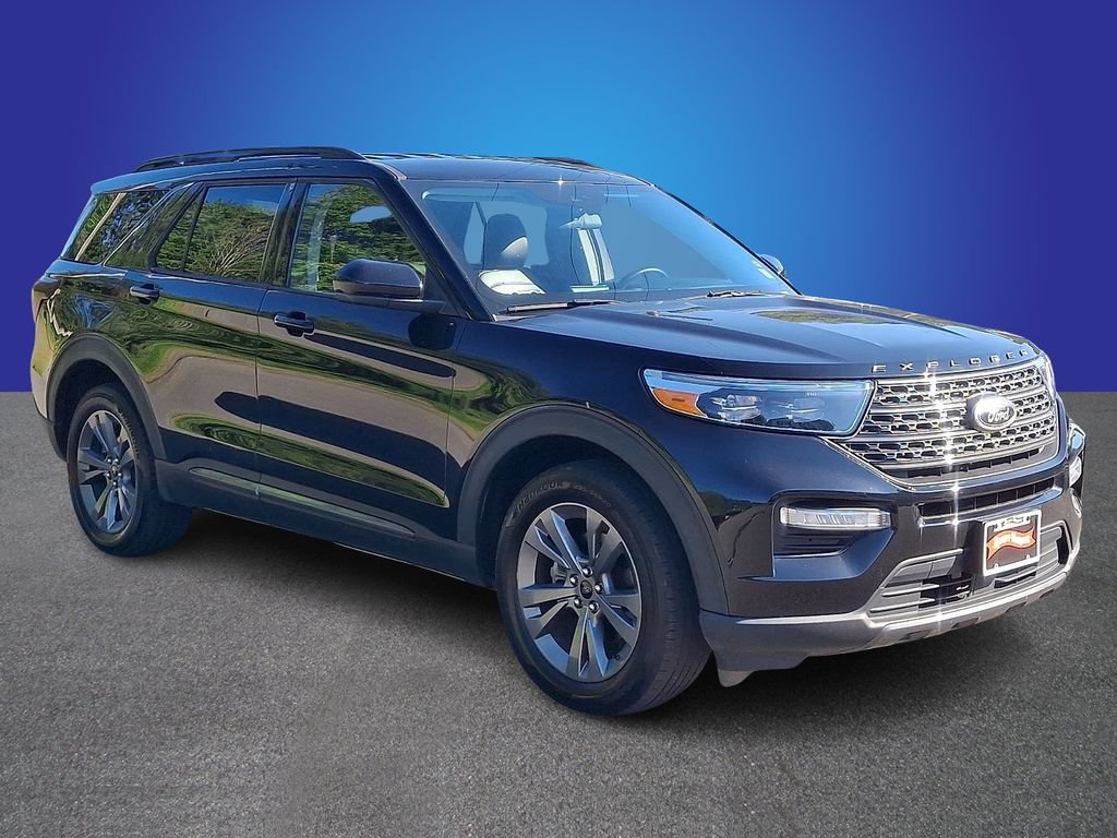 Used 2022 Ford Explorer XLT w/ Equipment Group 202A AWD/4WD image 3