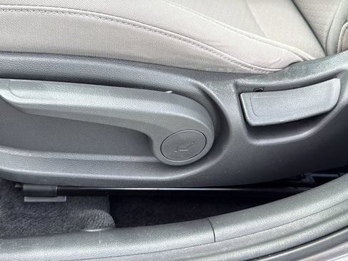 Used 2020 Hyundai Elantra SE FWD image 20