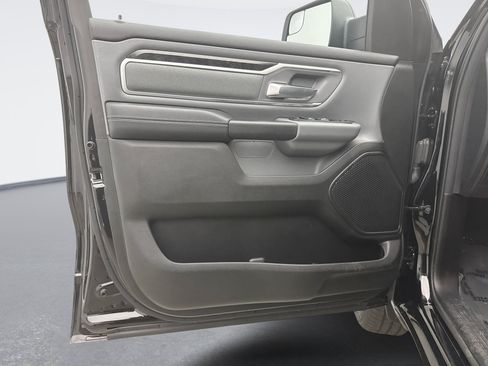 Used 2022 RAM 1500 Big Horn AWD/4WD image 9