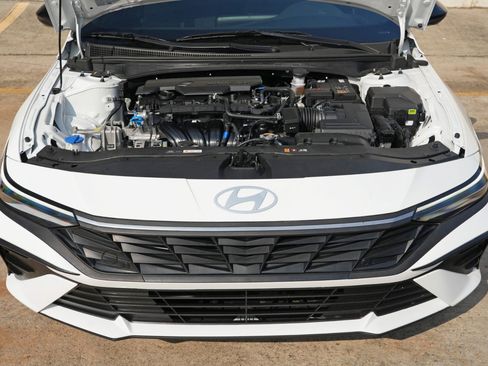 Used 2025 Hyundai Elantra Sport FWD image 7