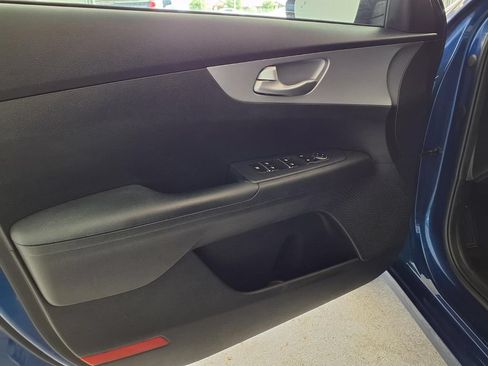 Used 2023 Kia Forte LXS w/ LXS Technology Package FWD image 4