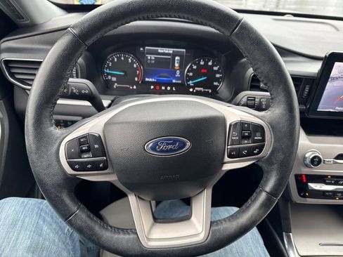 Used 2023 Ford Explorer XLT w/ Equipment Group 202A image 25