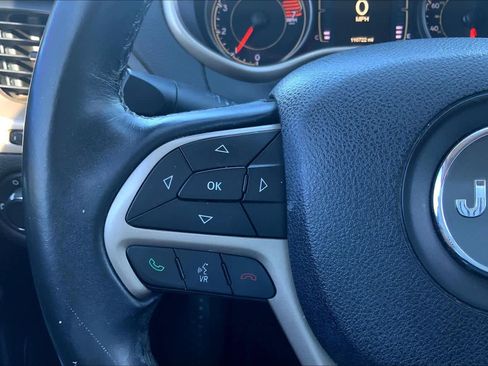 Used 2017 Jeep Cherokee Sport image 23