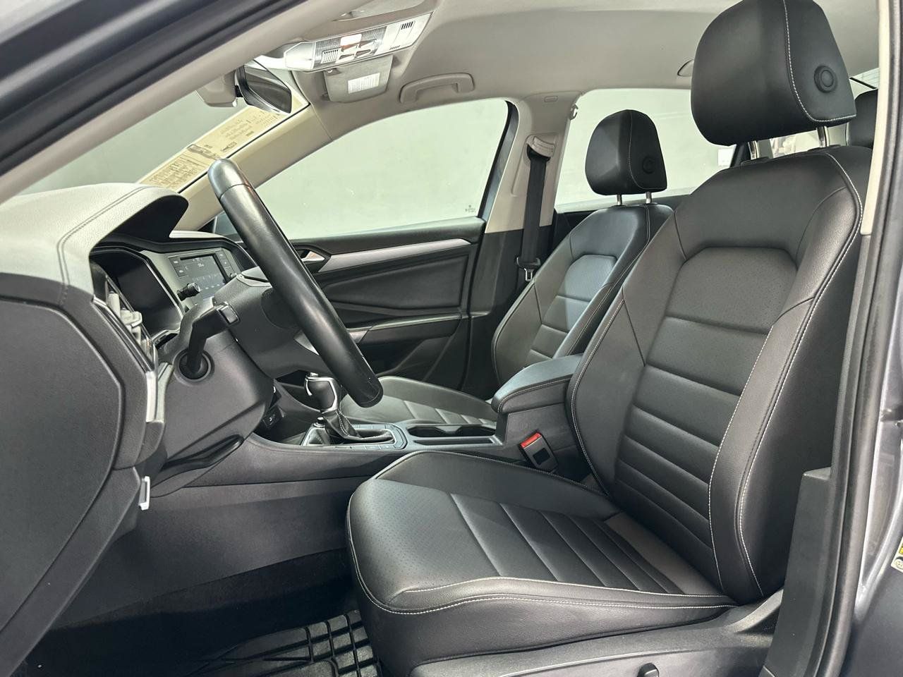 Used 2024 Volkswagen Jetta SE FWD image 17
