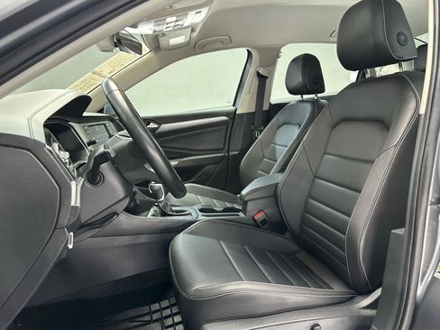 Used 2024 Volkswagen Jetta SE FWD image 17