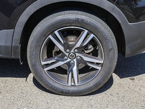 Used 2023 Volvo XC40 B5 Core AWD/4WD image 11