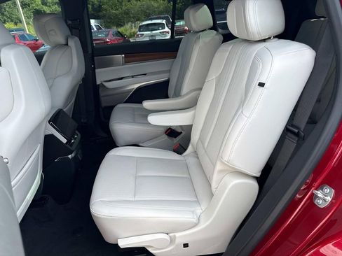 New 2026 Cadillac Vistiq Luxury image 13