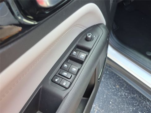 Used 2025 Jeep Compass Limited AWD/4WD image 19