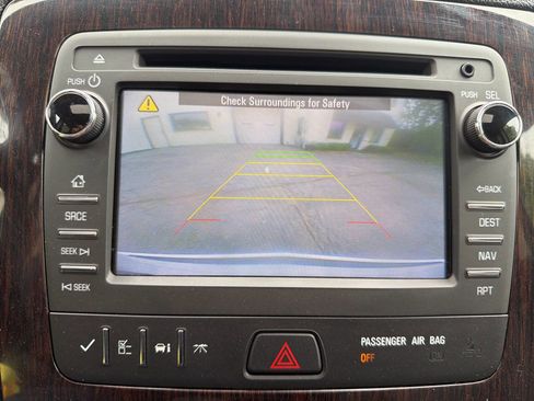 Used 2017 Chevrolet Traverse LT FWD image 19