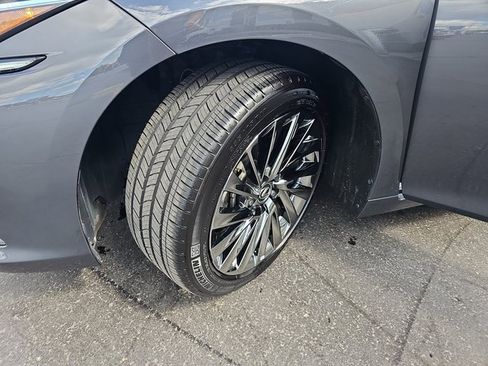 Certified 2024 Lexus ES 300h w/ Technology Package image 33