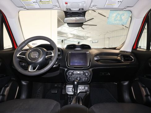 Used 2023 Jeep Renegade Latitude AWD/4WD image 29