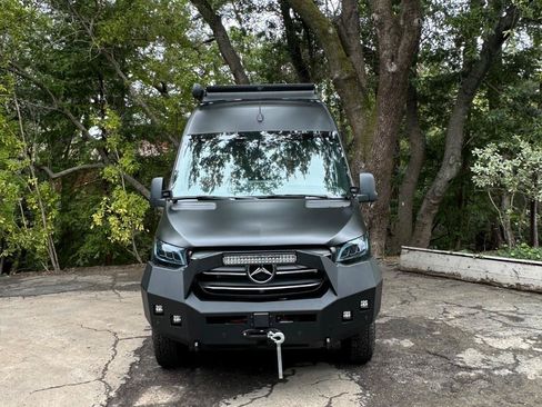 Used 2023 Mercedes-Benz Sprinter 2500 image 3