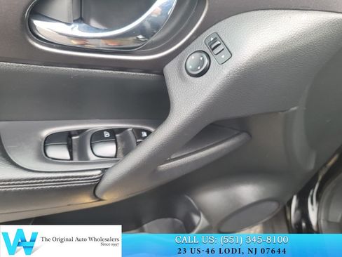 Used 2016 Nissan Rogue SV AWD/4WD image 19