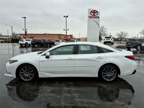 Used 2020 Toyota Avalon Limited image 7