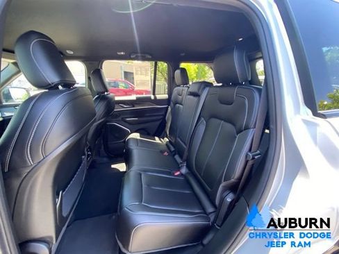 Used 2026 Jeep Grand Cherokee Limited AWD/4WD image 24