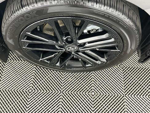 Used 2025 Toyota Camry SE image 11