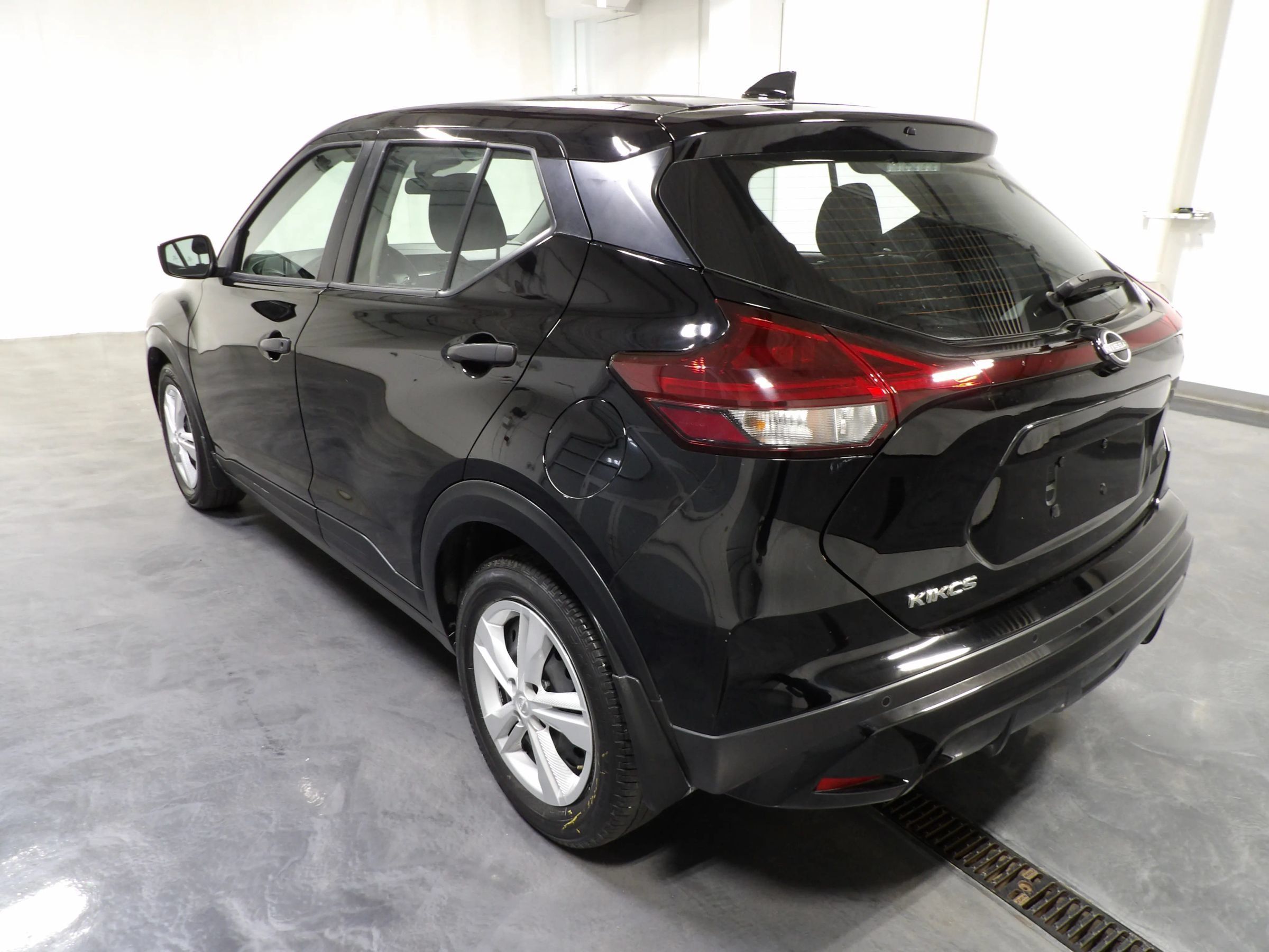 Used 2024 Nissan Kicks S FWD image 6