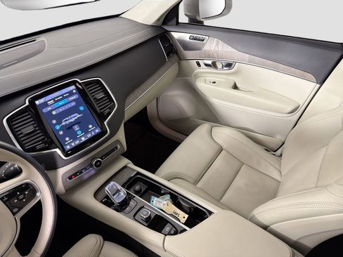 Certified 2023 Volvo XC90 B6 Ultimate w/ Lounge Package image 24