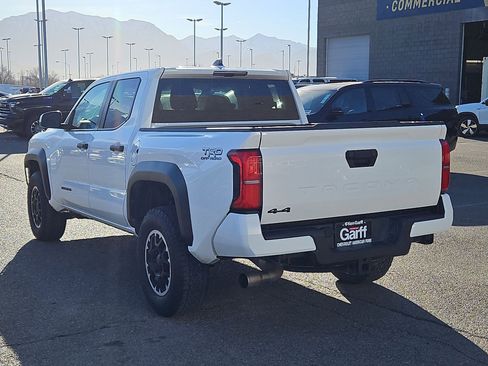 Used 2024 Toyota Tacoma TRD Off-Road image 5