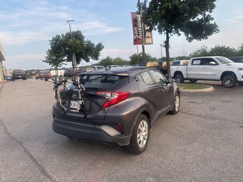 Used 2021 Toyota C-HR LE FWD image 20