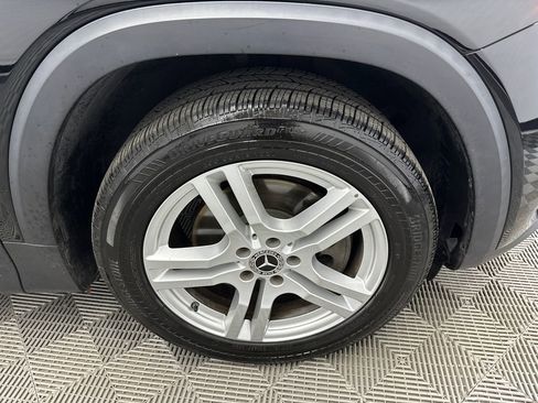 Used 2023 Mercedes-Benz GLB 250 4MATIC w/ Premium Package image 13