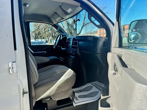 Used 2016 GMC Savana 2500 RWD image 16