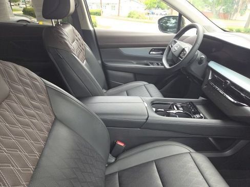 Certified 2025 Nissan Murano Platinum w/ Cargo Package AWD/4WD image 12