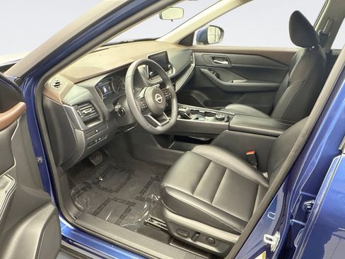 Used 2023 Nissan Rogue SV w/ SV Premium B Package image 10